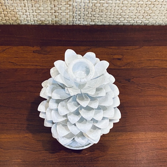 ๐๐HP๐VTG White Painted Metal Large 3D Pinecone Candle Holder - Picture 5 of 6
